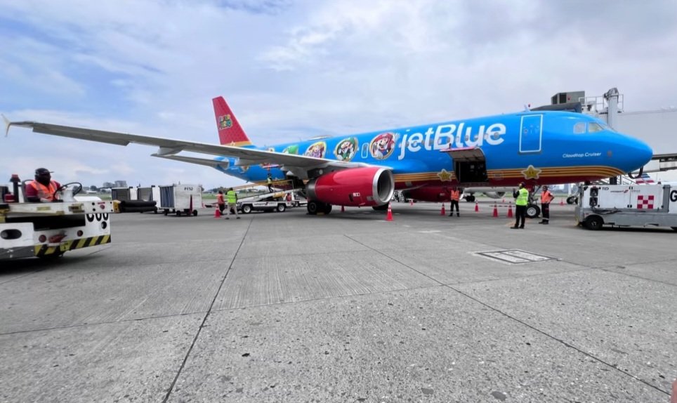 pulsoguayaco's tweet photo. Este avión de JetBlue con el livery de #MarioBros llegó a #Guayaquil.

#aviacionec #aviacionlatam #Usa https://t.co/jEk4PQJkcL