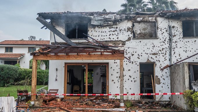 Africaininfo's tweet photo. RDC : les processus de paix toujours plus fragilisés après une attaque de drone sur Goma [RFI Afrique] 
#RDC https://t.co/emKXBa02iW