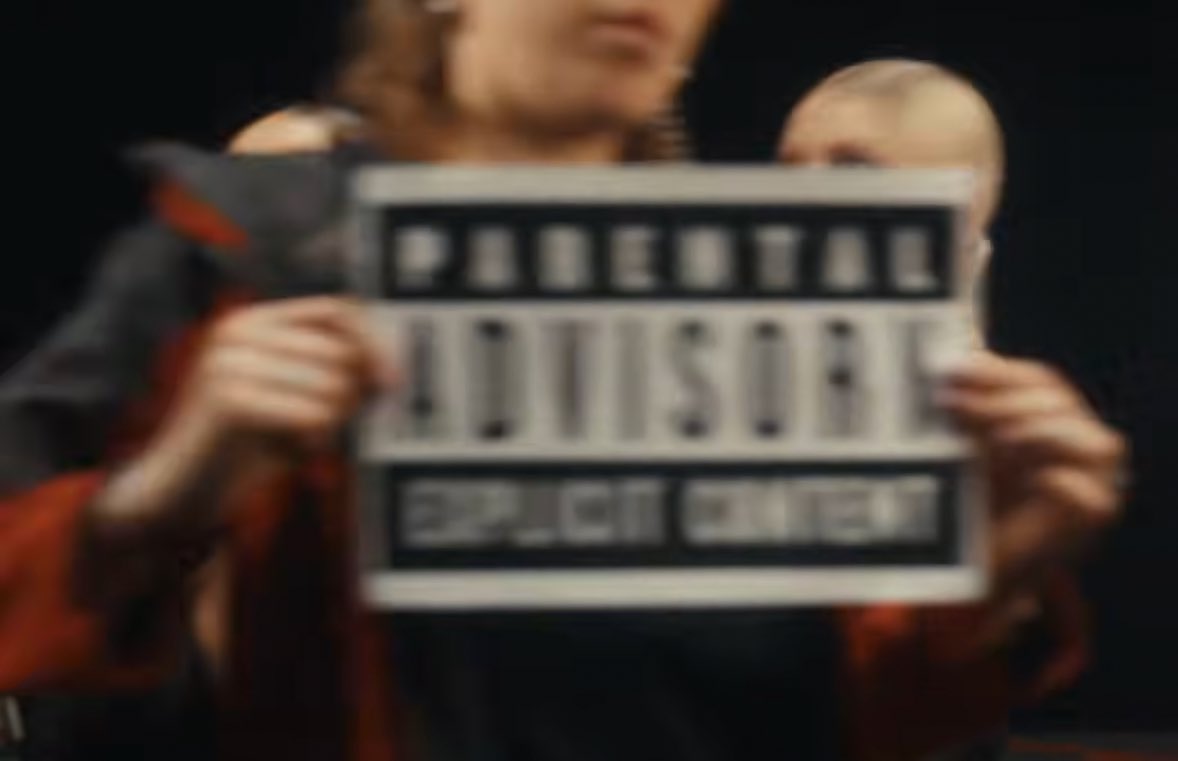 IL PARENTAL ADVISORY CHE PASSA