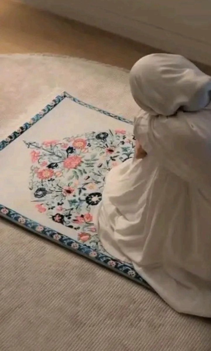 Mariam886444's tweet photo. اللهم إنّي أبرأ من حولي وقوتي وألتجأ إلى حولك وقوتك، اللهم أعنّي ولا تُعن عليّ وانصرني ولا تنصر عليّ واهدني ويسّر الهدى لي، اللهم لُطفك بقلوبنا وأحوالنا وأيّامنا اللهم تولّنا بسِعتك وعظيم فضلك إنك على كل شيء قدير."💛🤲🏾 https://t.co/UBlyAj0Epx