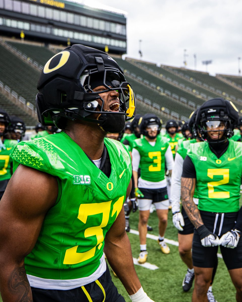 Oregon Football tweet media