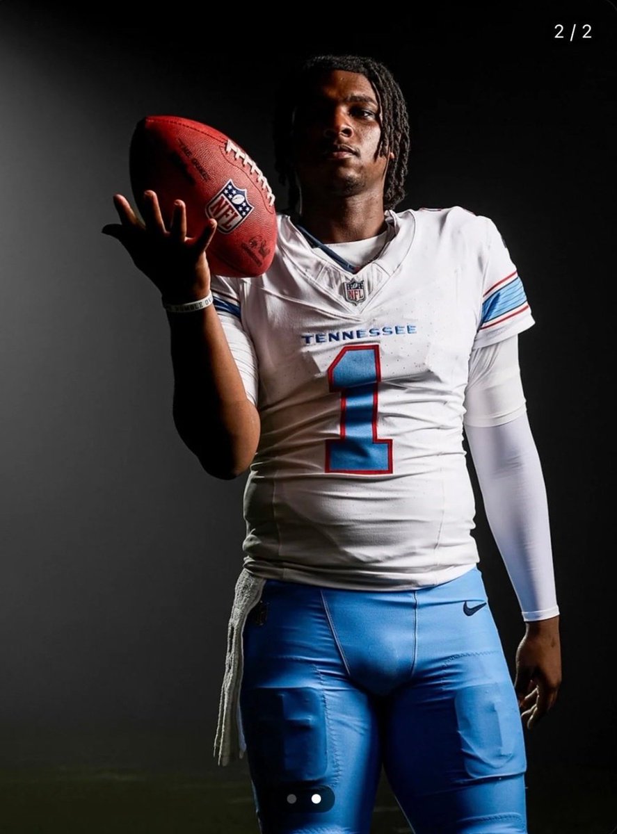 FB_Helmet_Guy tweet media