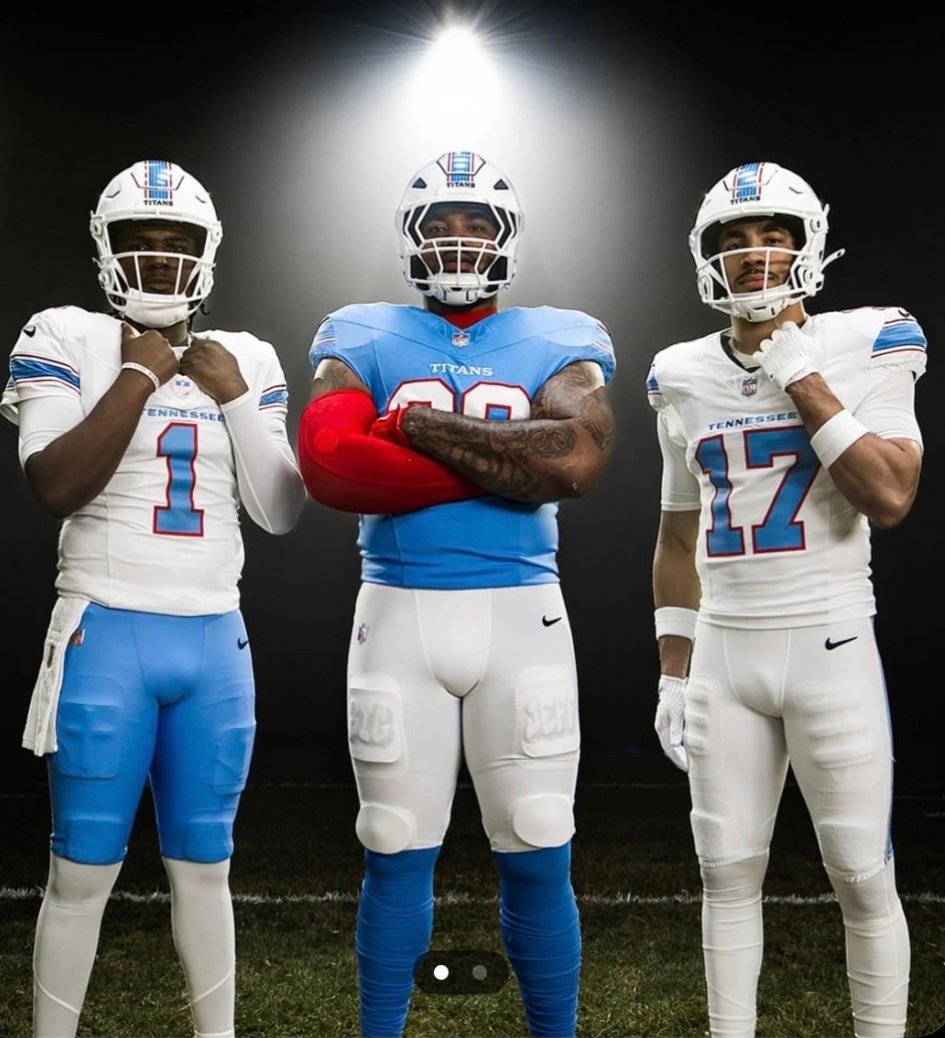 FB_Helmet_Guy tweet media