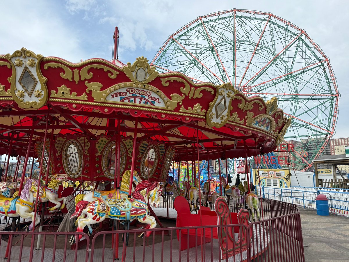 Denos Wonder Wheel tweet media