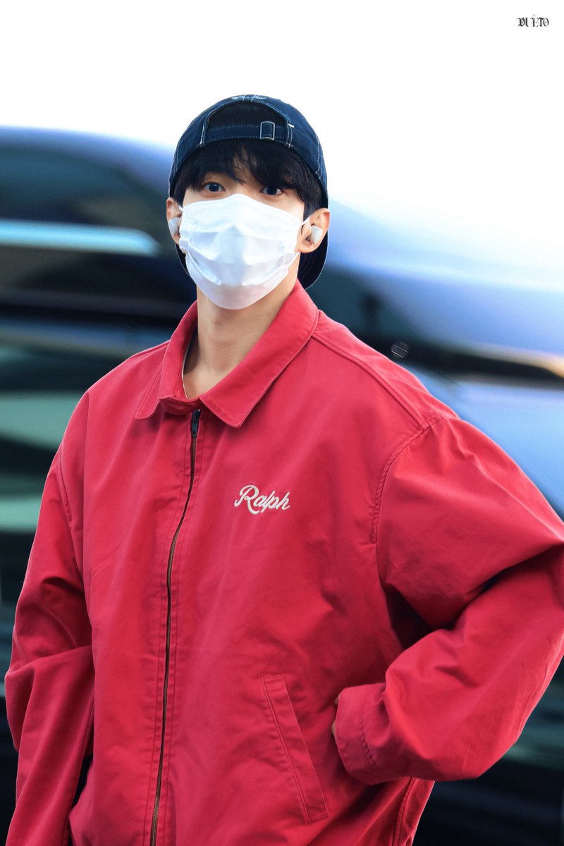 KyeomsBaekery's tweet photo. Get well soon, dokyeom😭❤️‍🩹 Stay warm, and don’t forget to take your medicine😭 https://t.co/xpiQrcUGsT