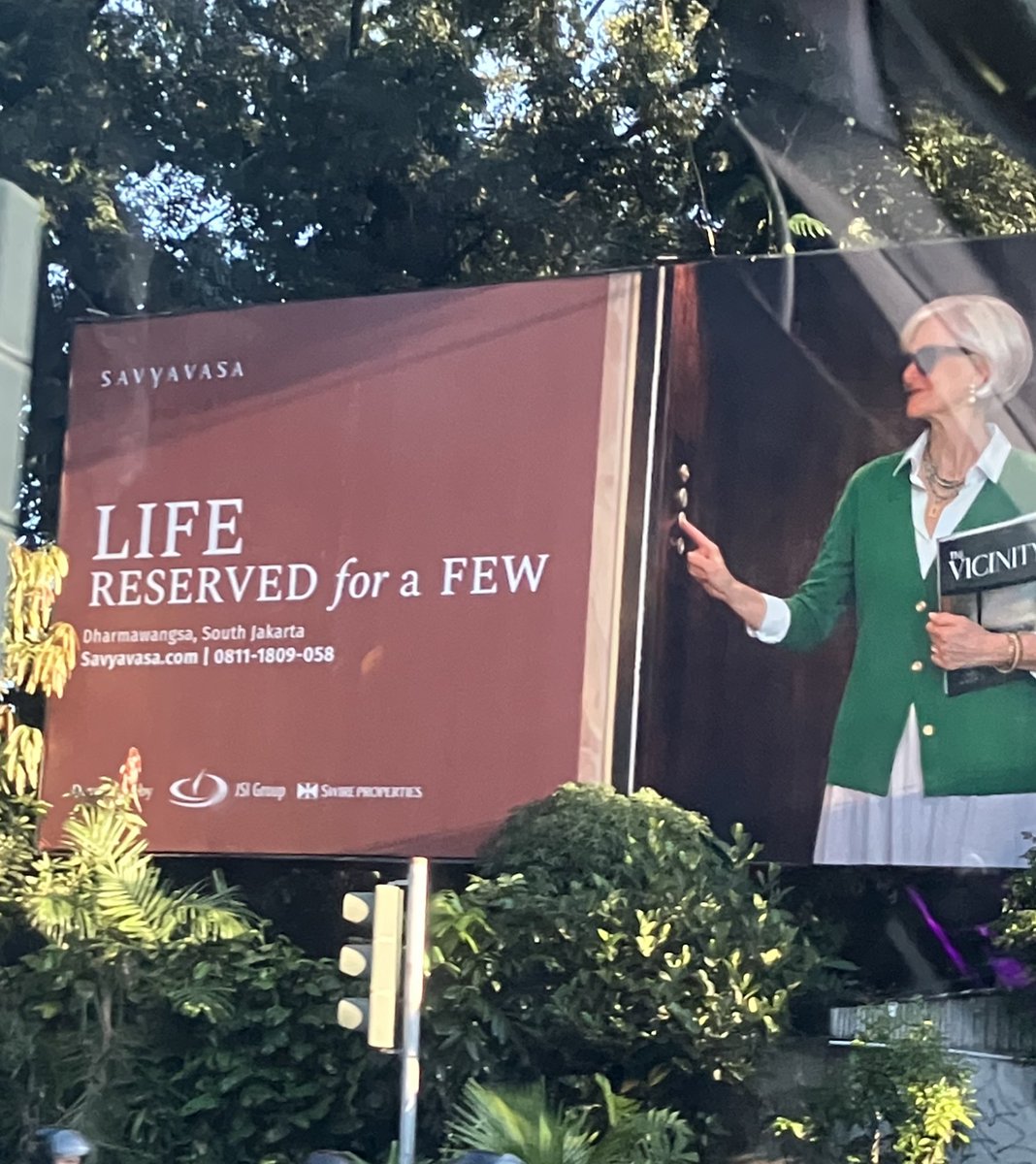 Jeremy Corbyn manifesto: For the many, not the few

Jakarta property developer: