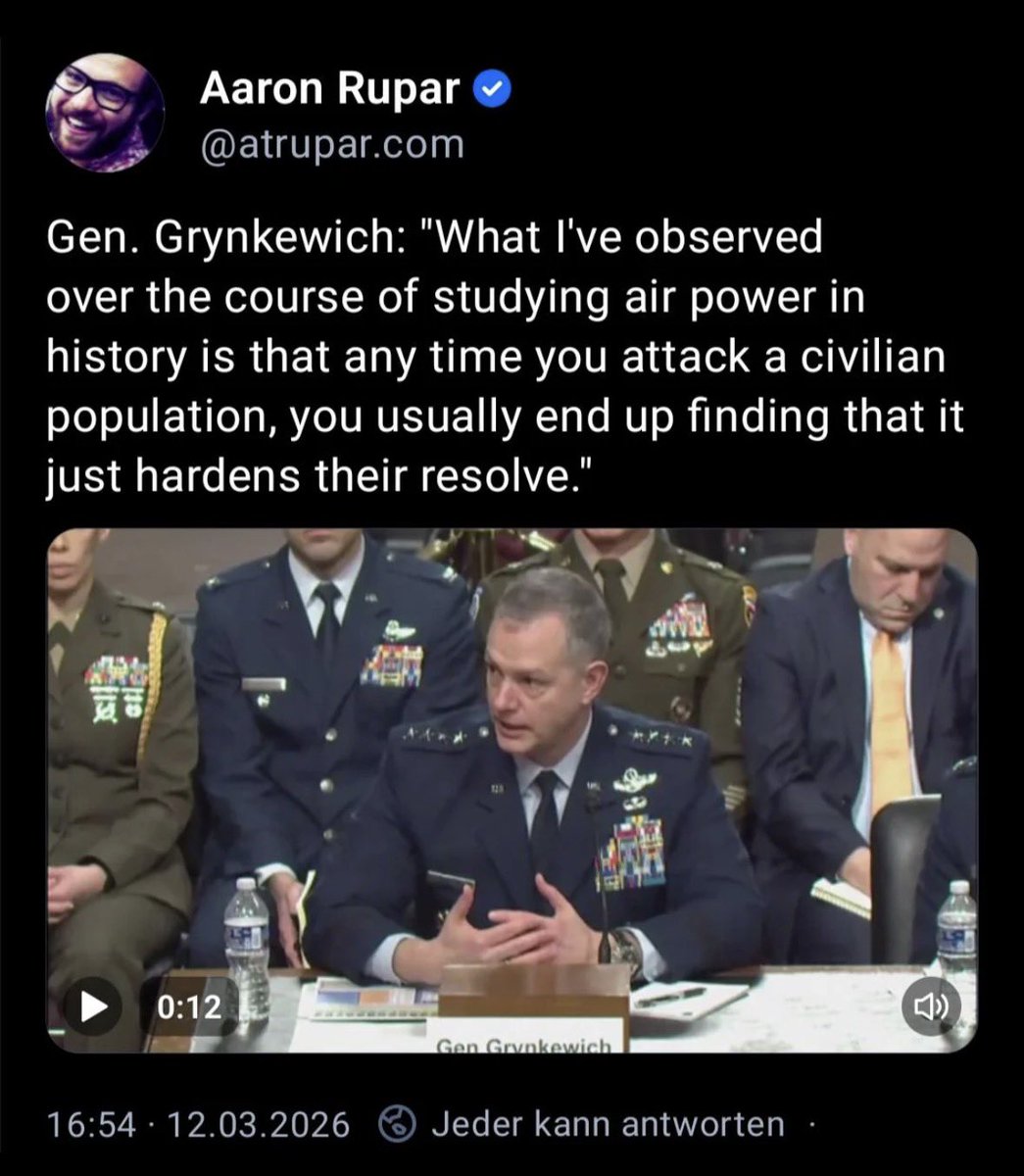 LizLemon tweet media