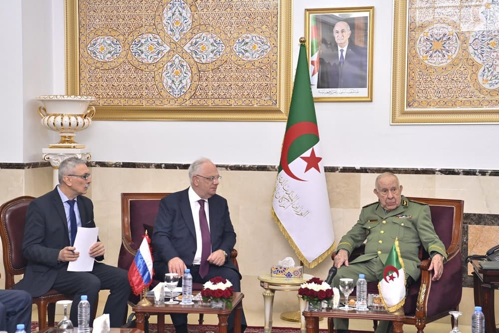 SamBen90802416's tweet photo. Algerian regime openly aligns with Iran’s axis.
📌 While Russian warships Severomorsk and Kama dock in the Port of Algiers, the regime continues to deepen its alliance with Tehran.
@USEmbAlgiers
@POTUS @marcorubio @PeteHegseth @FBIDirectorKash https://t.co/Sn8qzICpfT