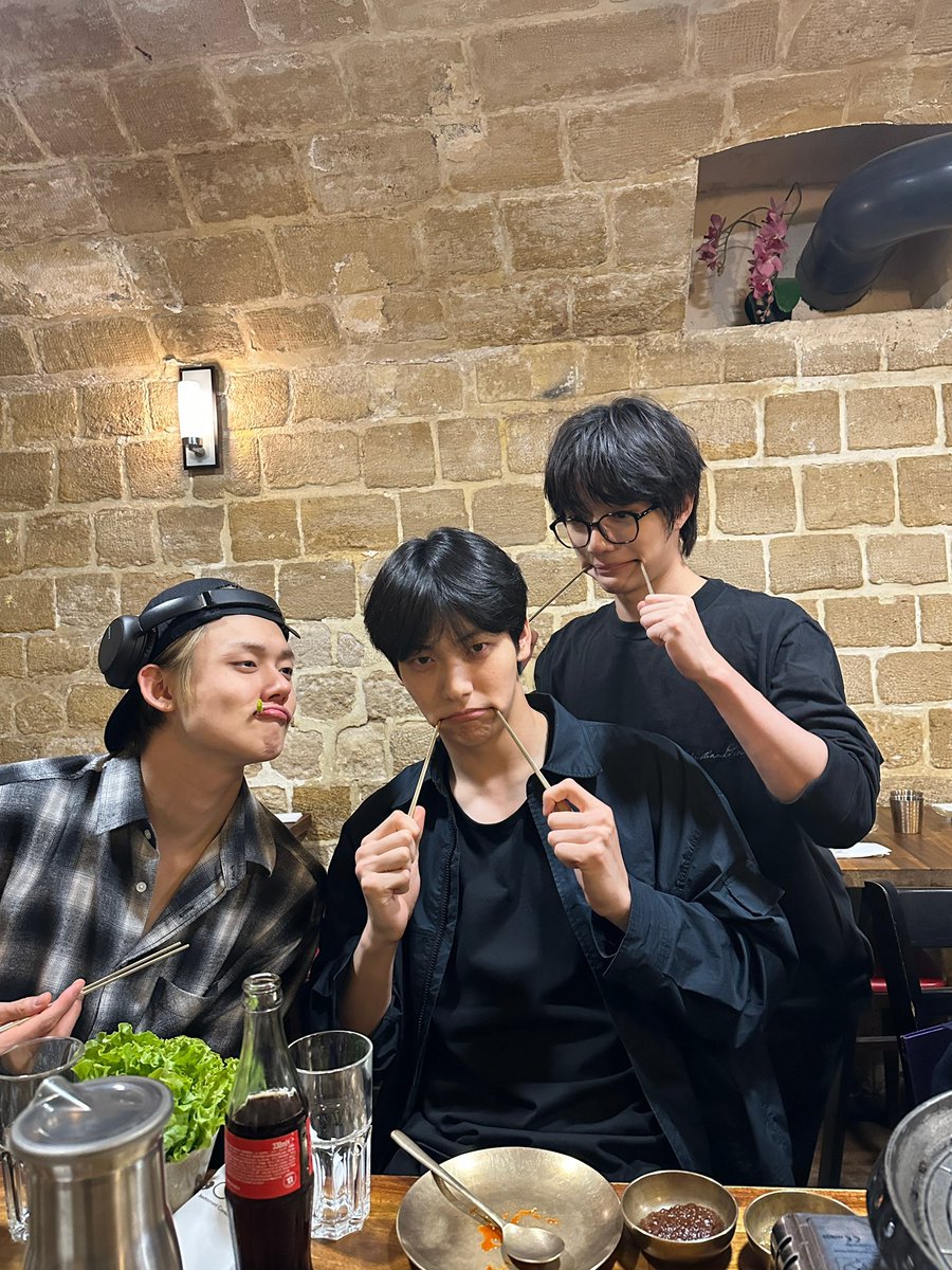 they had a whole ass photoshoot in that restaurant