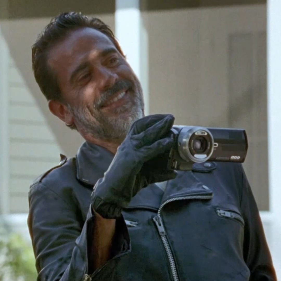 rositascrossbow's tweet photo. twd fans: grrr i hate women 
also them: “these rapists are cool af!!! it’s all fiction so it doesn’t matter!!!” https://t.co/2jATeeq1hs