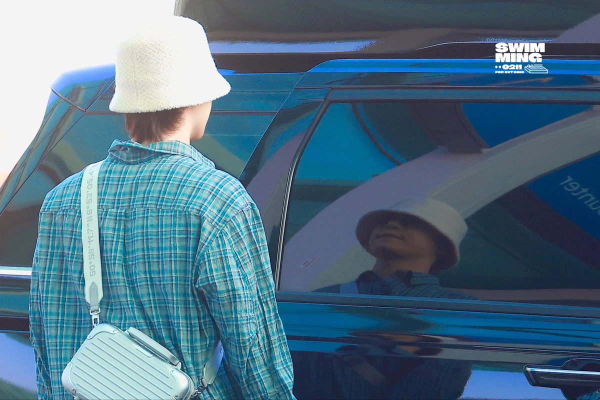 SWIMMING🦦 tweet media