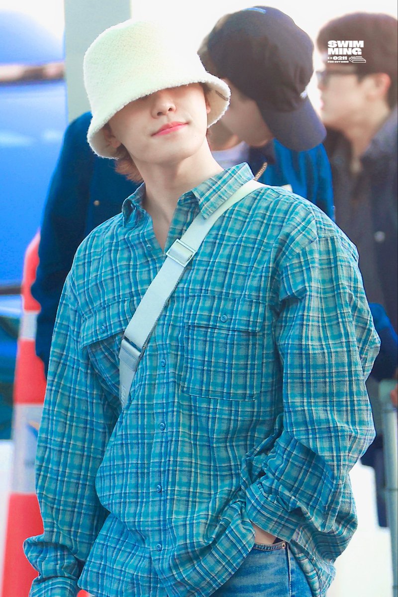 SWIMMING🦦 tweet media