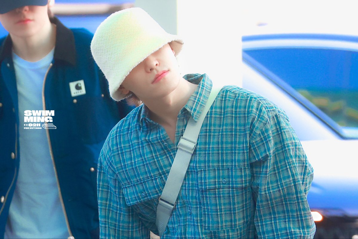 SWIMMING🦦 tweet media