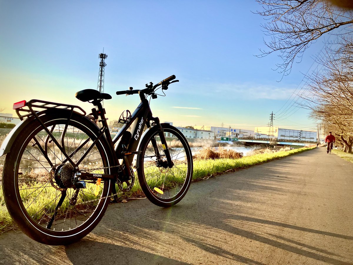 1月から往復66km、e-bike都内2千km通勤で体験した生き残り術

▪️車道は交通弱者、歩道は強者の切り替え大事
▪️全車両には3%位の無法者が潜んでる
▪️全車両にはウインカーが無いと思え
▪️灯火は照らす物では無く見せる物
▪️ケンデポ入口とドンキ出口は鬼門
▪️首振りと手を挙げての挨拶とサイン大事