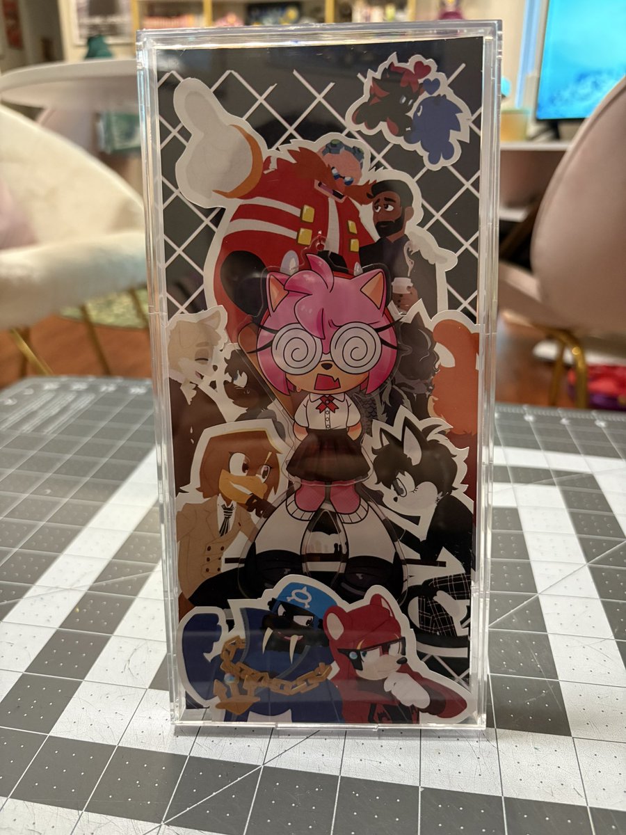 emeraldhavoc's tweet photo. This took way too long but I loved this Rotten Girl Amy charm by @NikkiKaji so much I drew a bunch of my fav mlm ships as Sonic animals/mobians to display with her! https://t.co/ZkQNYiEDsm