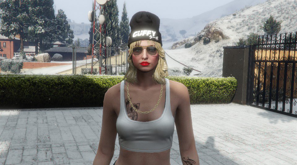 Holly Hart tweet media