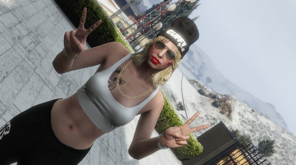 Holly Hart tweet media