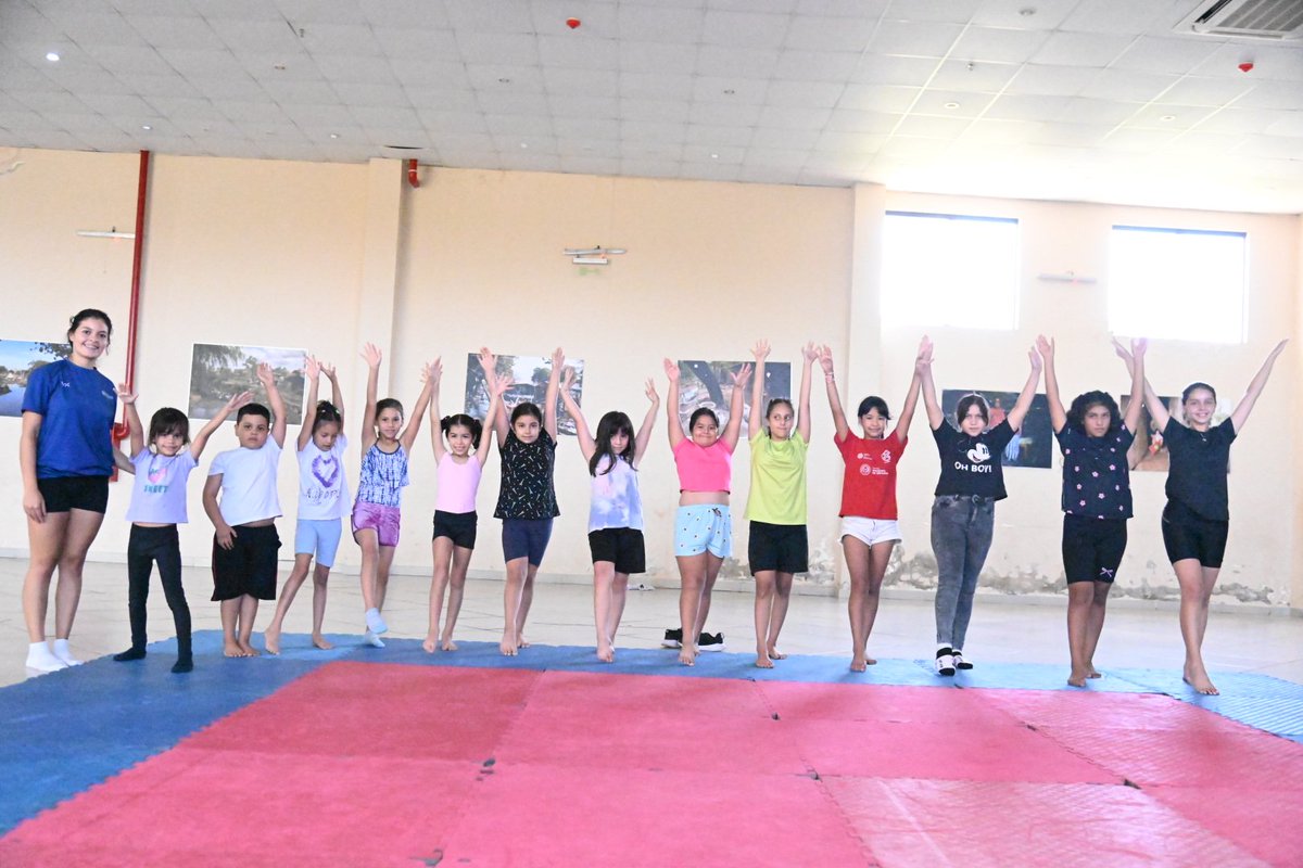 sndpy's tweet image. #EscuelasDeportivasSND🤲🏼▪️San Francisco deportivo🥋⚽️🤸🏻‍♀️♟️

#Karate🥋 #Gimnasia🤸🏻‍♀️ #Ajedrez♟️y #Futbol⚽️ se unen para formar futuros campeones💪🏼🔝🥳

La práctica del deporte sigue beneficiando a las familias del Barrio san Francisco desde hace 5 años🤩👍🏼✨️

#ElDeporteNosUne🤝🏻