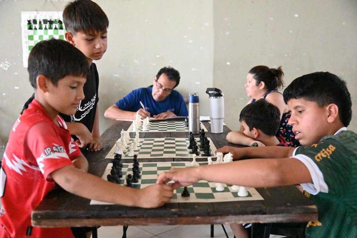 sndpy's tweet image. #EscuelasDeportivasSND🤲🏼▪️San Francisco deportivo🥋⚽️🤸🏻‍♀️♟️

#Karate🥋 #Gimnasia🤸🏻‍♀️ #Ajedrez♟️y #Futbol⚽️ se unen para formar futuros campeones💪🏼🔝🥳

La práctica del deporte sigue beneficiando a las familias del Barrio san Francisco desde hace 5 años🤩👍🏼✨️

#ElDeporteNosUne🤝🏻