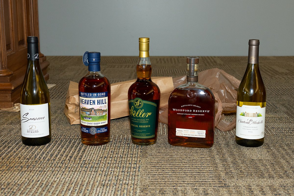 RotaryClubTN's tweet image. The Wine Pull &amp;amp; Bourbon Pull are back! 🍷🥃

Donate a bottle to support Wine &amp;amp; Roses:
🍷 Wine ($30+)
🥃 Bourbon ($50+)

Bring donations to upcoming club meetings. Thanks for helping make this fundraiser a success!

#WineAndRoses #HendersonvilleRotary