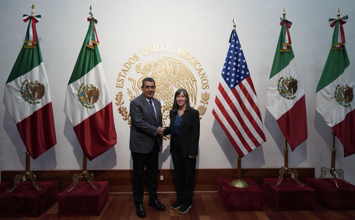 SergioSalomonC's tweet photo. Este jueves sostuvimos una mesa de trabajo con funcionarios de la Oficina de Aduanas y Protección Fronteriza de Estados Unidos @CBP , encabezados por Casey Durst @CBPOpsSpprtEAC , Comisionada Ejecutiva Asistente, con el propósito de reforzar la estrategia bilateral en materia migratoria y seguridad en la frontera. 

En este diálogo logramos puntos de acuerdo sobre las acciones que debemos seguir para fortalecer la cooperación entre naciones, en un marco de respeto a la soberanía, que garantice una gestión responsable, eficiente y segura del flujo de viajeras y viajeros que disfrutarán de la celebración del #MundialFIFA2026 en las diferentes sedes de cada país.