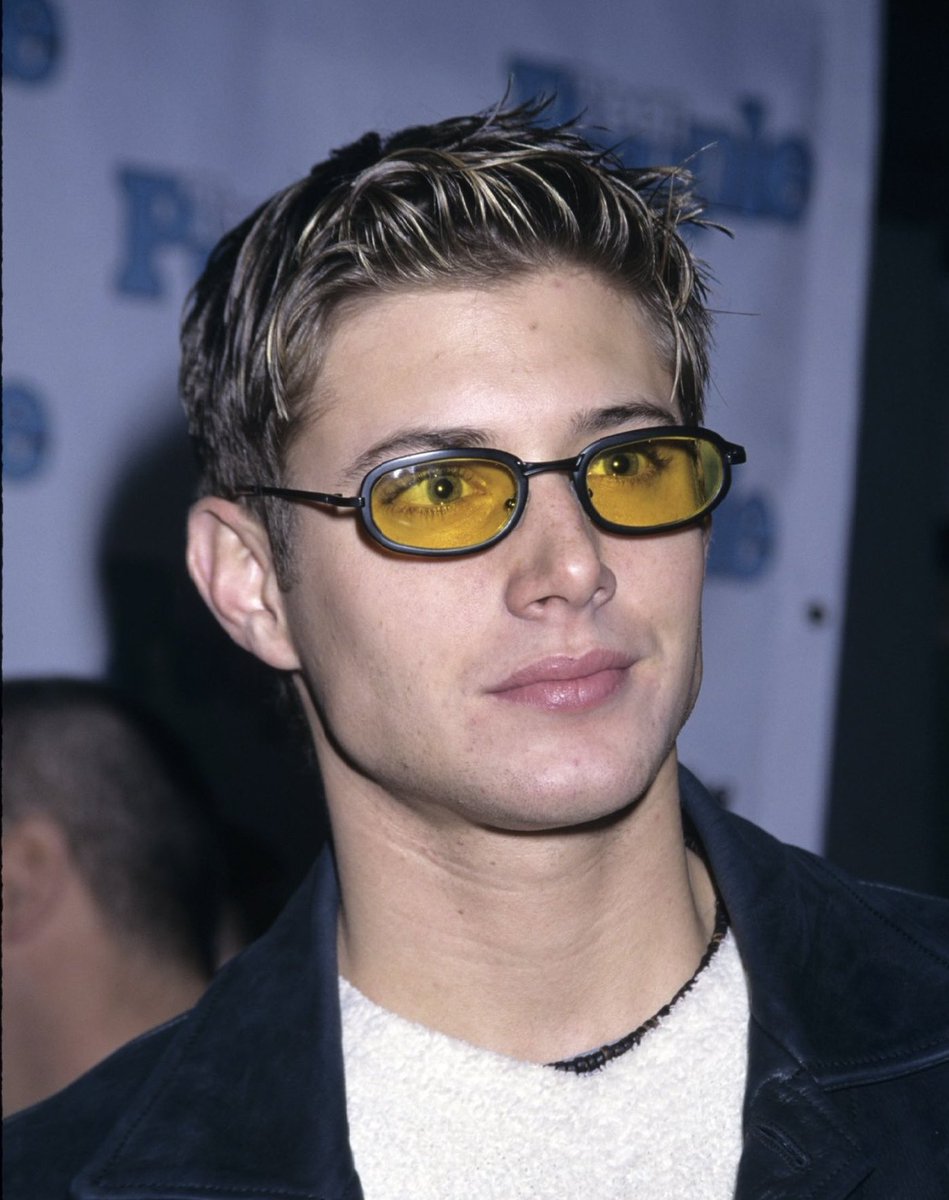 deanscinema's tweet photo. i’m obsessed with these pics of 90s jensen ackles https://t.co/yMt16qnBwd