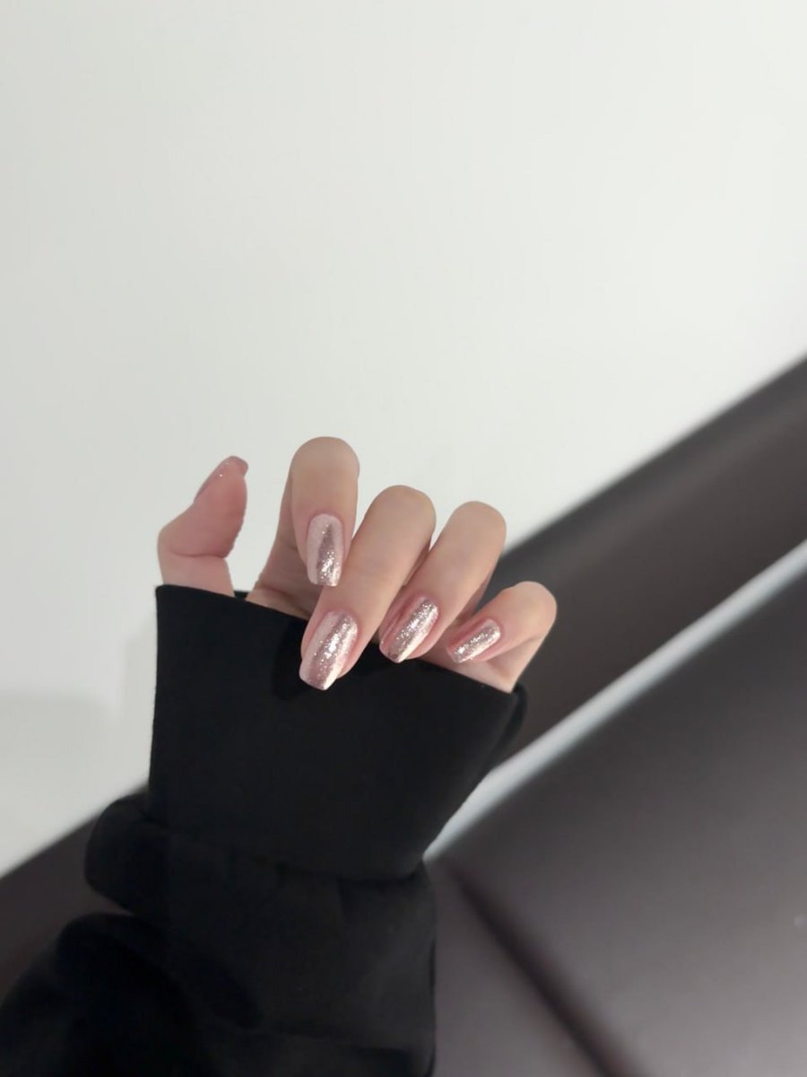 olivia092smith's tweet photo. Fresh nails, fierce vibes, feeling unstoppable, elegant, and totally obsessed with this stunning color today 💖💅 https://t.co/1NGQ4KMqkW