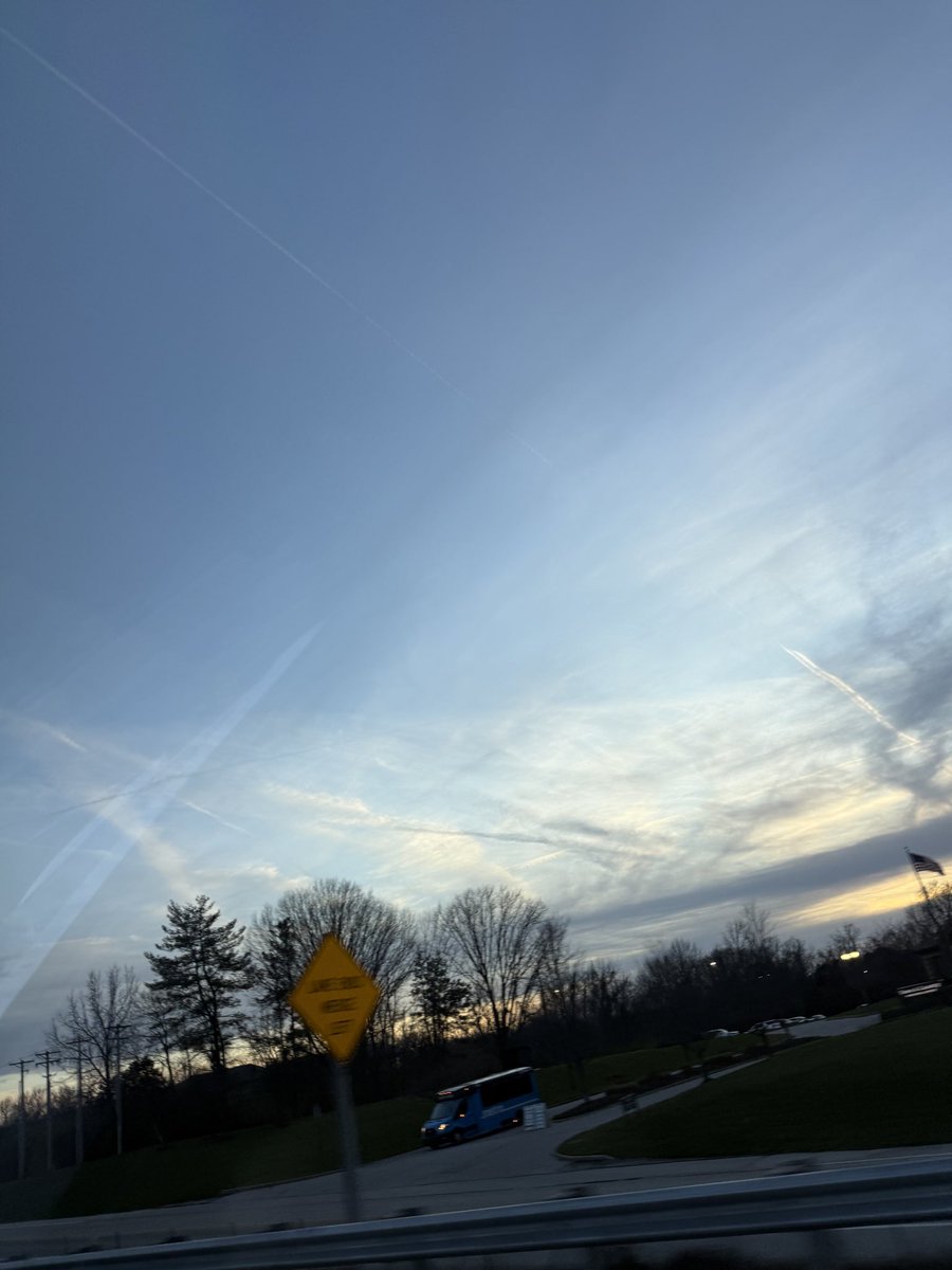 LauraAnnPoole's tweet photo. @HawleyMO if you bite as hard as you bark then stop the chemtrails in MO. @RFKJr_Official should be able to assist. Thank you. https://t.co/F2Qbo4wbUn