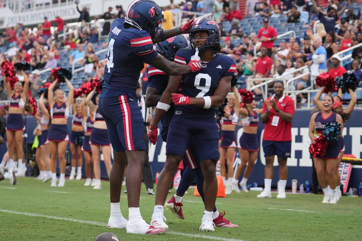 StevenJalexis19's tweet photo. After a great conversation with @CoachPerk305, I’m blessed to receive an offer from FAU Owls football. #AGTG @HerbansPaul https://t.co/LfZ66XkFhO