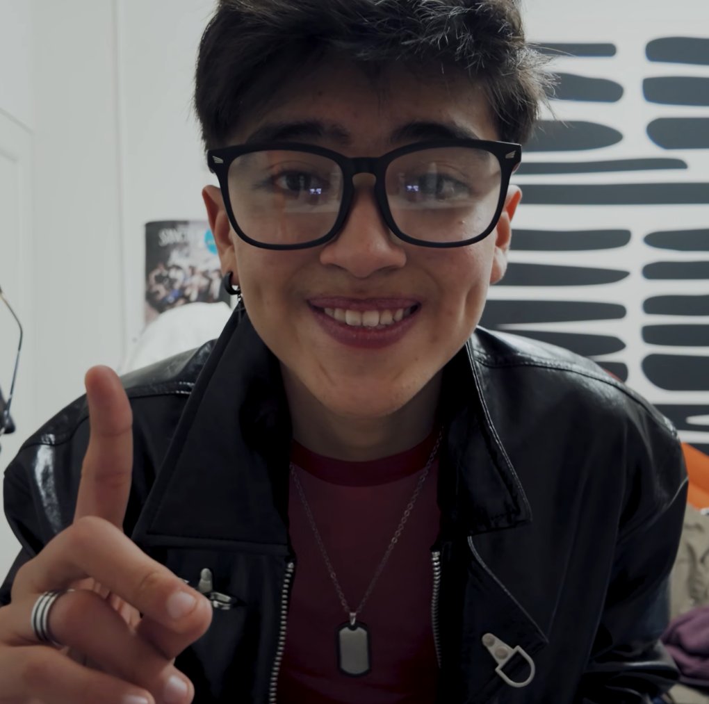 ferkyun's tweet image. Holi, soy Fer y tengo 21 años.
Conocí a stbv desde que anunciaron el programa pero los sigo después del debut :) ot5 o plomo ☝🏻🤓

Quisiera más mutis pero respondo tuits con demasiada confianza una disculpa
#IntegraciónBrava #DUAL #STBV_DUAL