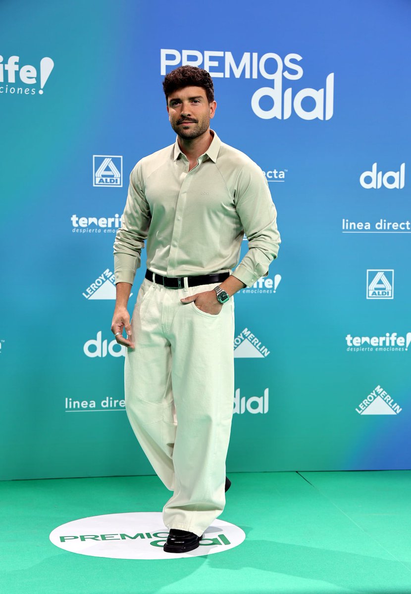 AlboranTeam's tweet photo. #Info @pabloalboran ha recibido el #PremioDial @cadena_dial, desde el Recinto Ferial de Santa Cruz de Tenerife, como reconocimiento a su trayectoria, talento y conexión con el público.

Ha cantando #Saturno 🚀 y #AlgoDeMí, su nuevo tema ya disponible en plataformas digitales. https://t.co/UNbWm9rJNC