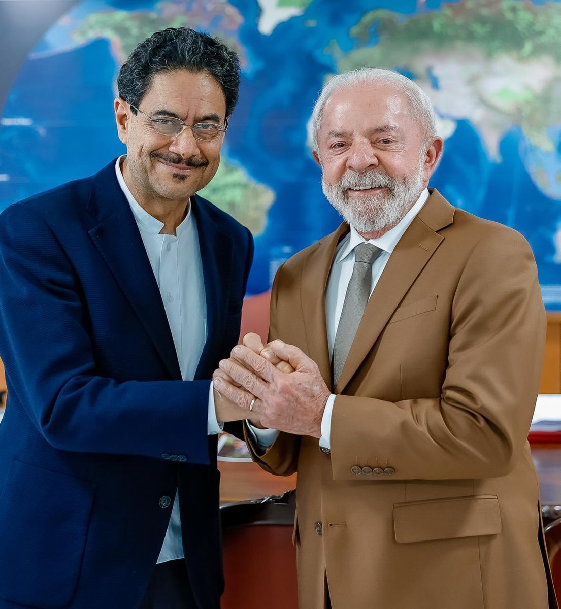 REUNIÓN CON EL PRESIDENTE DE BRASIL LUIZ INÁCIO LULA DA SILVA

En el Palacio del Planalto, en Brasilia, tuve el honor de reunirme hoy con el presidente Luiz Inácio Lula da Silva. 

Pude trasmitirle la admiración y el reconocimiento que suscita en Colombia. Mi agradecimiento por