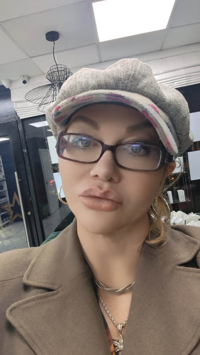 Trans porn star Evain Diamond tweet media