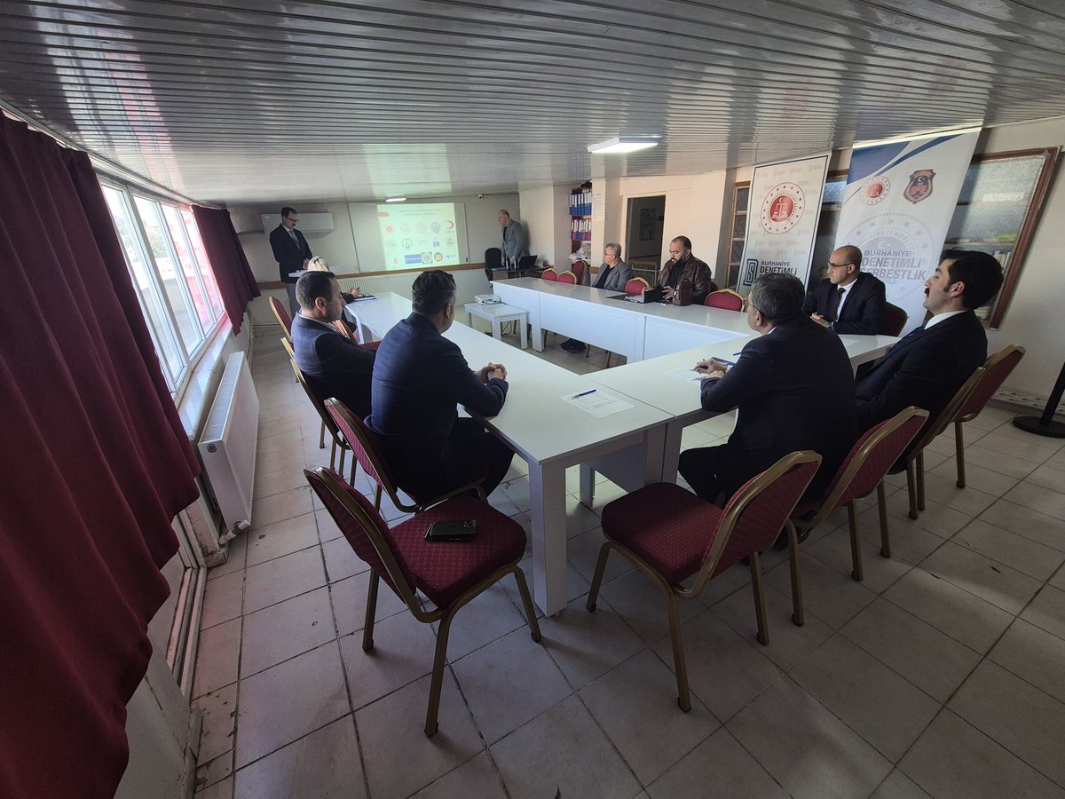 Burhaniyedsm's tweet photo. 2026 Yılı 2. Koruma Kurulu Toplantısı Müdürlüğümüz toplantı salonunda  Başsavcımız Sn. T. Osman TAŞ Başkanlığında C. Savcısı Sn. M.Nezir ERBEK Müdürümüz Sn. Soydan ÇETİNKAYA ve üyelerin katılımıyla gerçekleştirildi. #korumakurulutoplantısı #denetemliserbestlik 
#burhaniye https://t.co/SWQjWo0Zp3