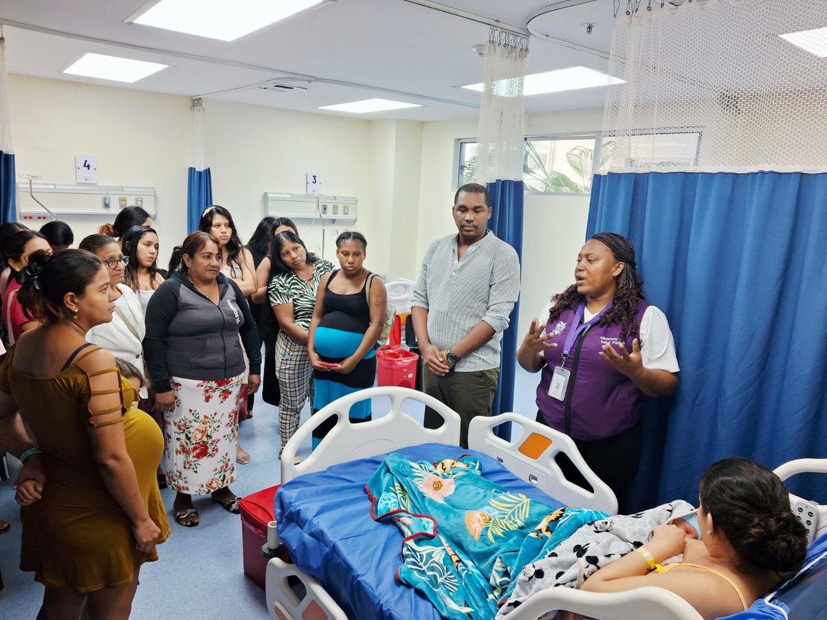 Salud_Guayas's tweet photo. Con el objetivo de fortalecer la educación materna🤰🏻, se realizó un recorrido por la Unidad de Trabajo de Parto y Recuperación, dirigido a las embarazadas del #Distrito09D08.
Aquí, se informó sobre los beneficios del parto intercultural libre posición 🤰🏻🧘🏾♀️🤱🏻.
#ElNuevoEcuador https://t.co/xD6j7013ou