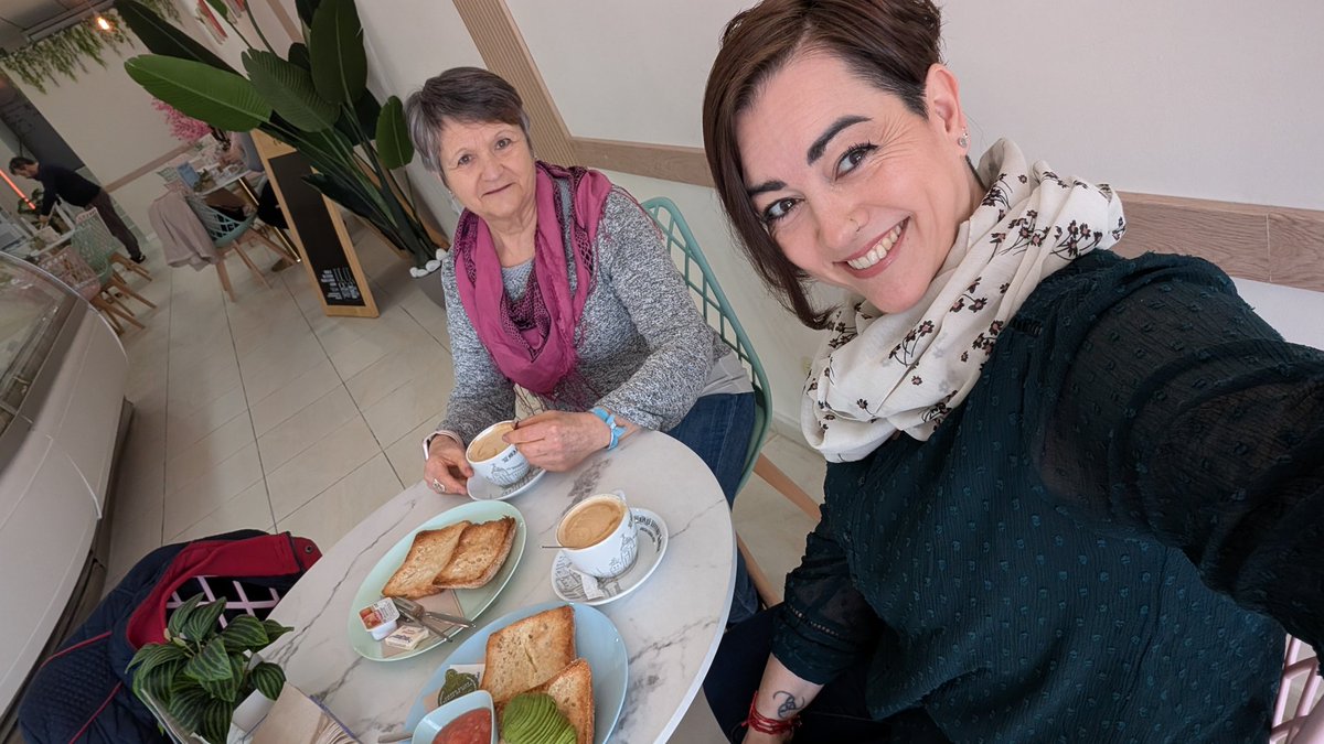 Pues hoy con la mamá desayunando 🥰
