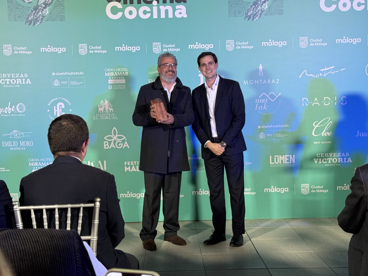 festivalmalaga's tweet photo. @celiabermejo @CervezaVictoria 🥇 Biznaga de Plata ‘Bodega Emilio Moro’ premio del público al mejor largometraje de Cinema Cocina, dotado con 2000 euros:

'Todos los días domingo', de Abraham López Feria https://t.co/yrH7skV5AJ