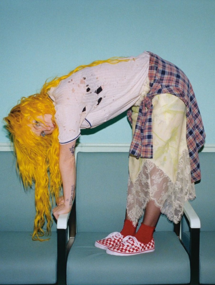 hayley’s influence so strong i want my first pair of vans in years …