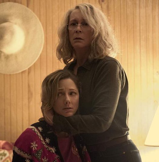 JossDuard's tweet photo. Scream 7 me hizo odiar Halloween (2018)

A la Laurie Strode la atacó Michael Myers  UNA VEZ e hizo su fortaleza y educó a su hija como una guerrera

A Sidney Prescott la atacó Ghostface cinco veces por 8 personas diferentes y aún así crió a su hija con amor y sin preocupaciones https://t.co/uw4E1xoyg5