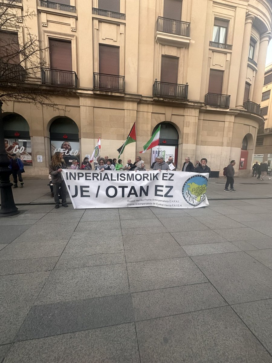 Iruñean….BORROKAK EZ DU ETENIK JTK... NATORI EZ!!! 🇵🇸🇮🇷🇾🇪🇱🇧🇪🇭🇻🇪🇨🇺🏴🚩🏴🚩✊✊✊✊