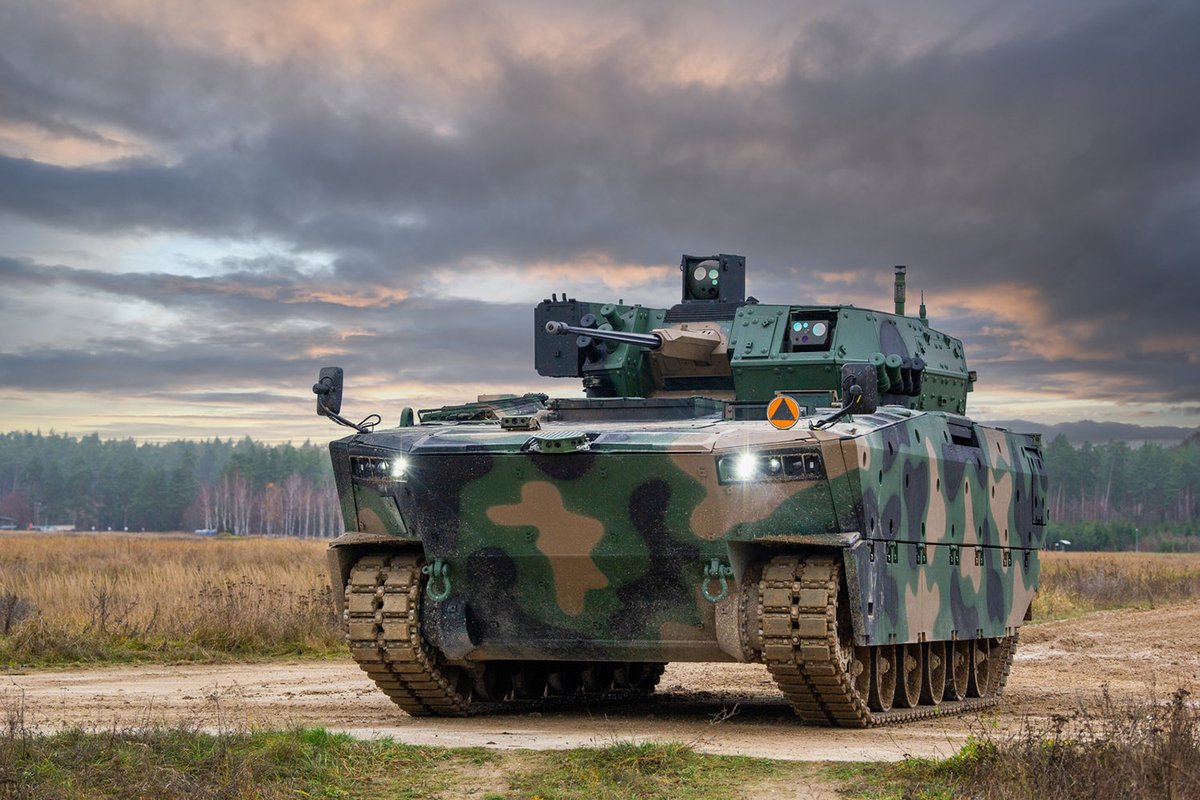 Adam Czarnecki tweet media