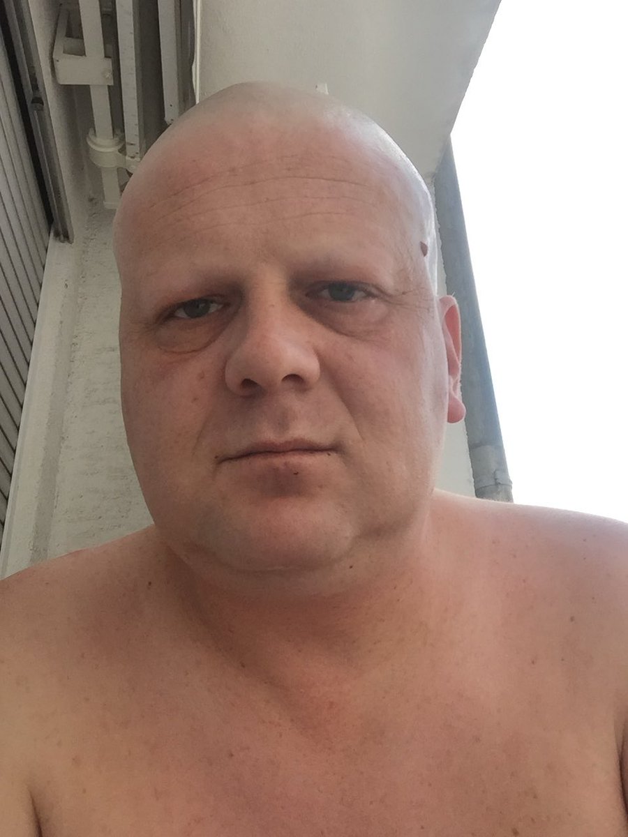 RobertVuk11's tweet photo. I’m Robert, father of 3, fighting CML leukemia.
A clinical trial is my chance to live — but it’s fully self-funded.
23,000€ for treatment
2,000€ for my family
If you can’t donate, sharing helps. ❤️
👇 Fundraiser link
https://t.co/4wGOTO2KNw https://t.co/OnFog2pkpi