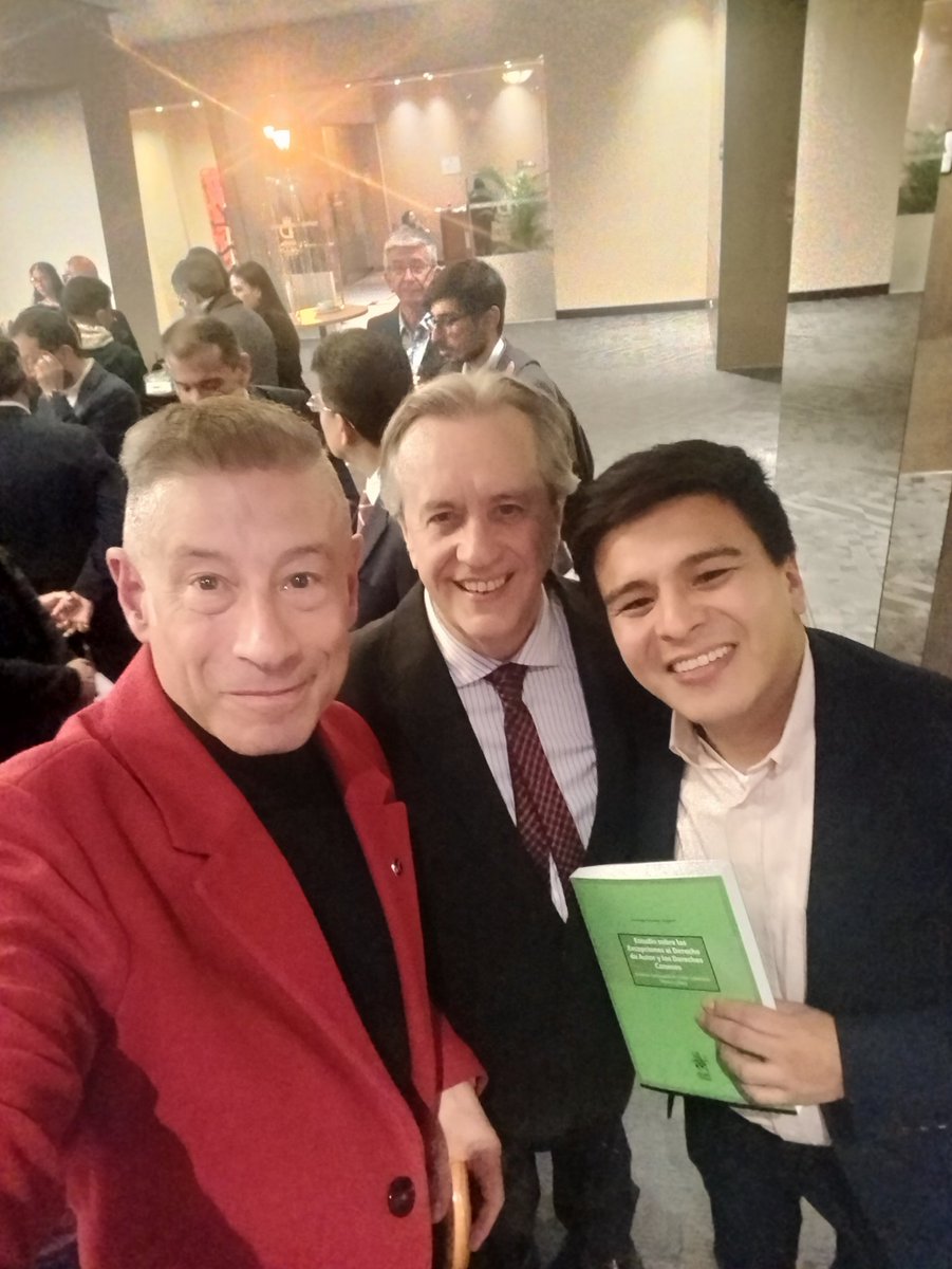 willysrivers's tweet photo. Hoy estamos acompañando a nuestro buen amigo y colega el profesor Chileno Santiago Schuster  en el lanzamiento de su libro: ESTUDIO SOBRE LAS EXCEPCIONES AL DERECHO DE AUTOR Y CONEXOS, ANÁLISIS COMPARADO ENTRE CHILE, COLOMBIA, MÉXICO Y PERÚ. https://t.co/YMwdz3mLs6