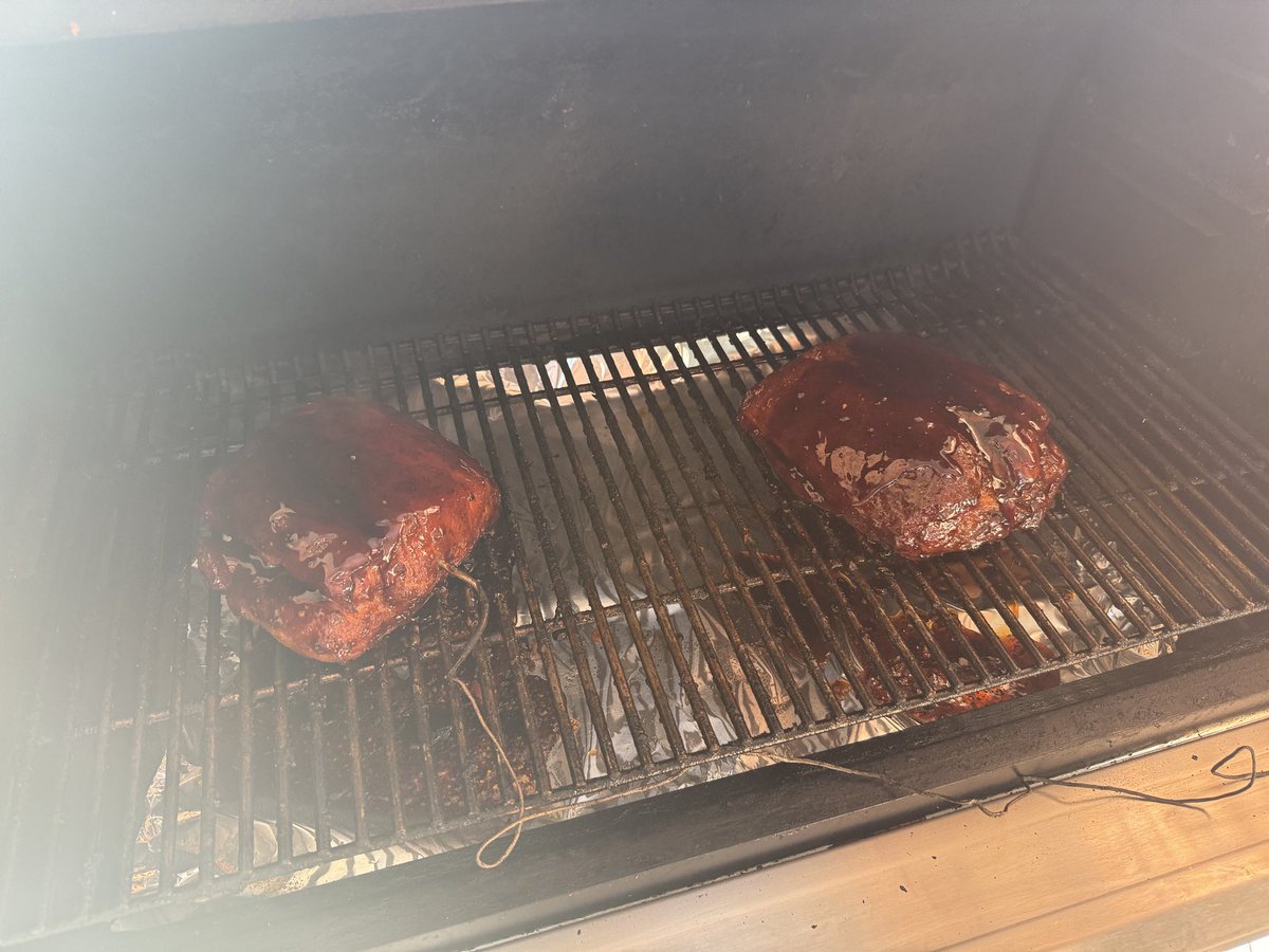 NormandeeTurtle's tweet photo. When your Southern US son-in-law notifies you pork loin is on sale and then offers to smoke it for you. 😃🤤 Thank you Blake! ♥️ https://t.co/3lOrOMtOBe