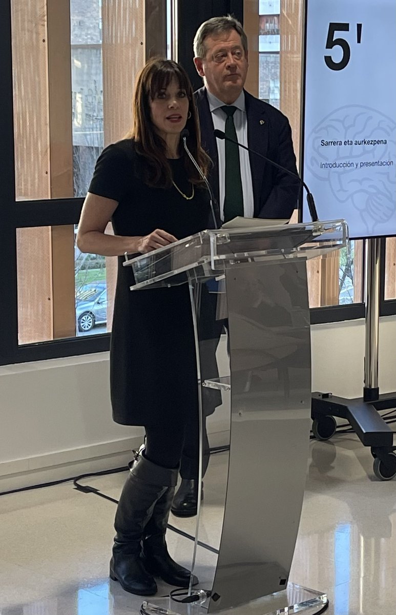 vitoriagasteiz's tweet photo. 🤝 Maider Etxebarria alkatea buru izan da gaur arratsaldean Basque #Segurtasun Foroaren saioan, #Europa Jauregian, Bingen Zupiria Segurtasuneko sailburuarekin batera. #BSF #VitoriaGasteiz
La Alcaldesa Maider Etxebarria ha presidido junto al Consejero de Seguridad, Bingen Zupiria, la sesión del #Basque Segurtasun Foroa que se ha celebrado esta tarde en el Palacio #Europa