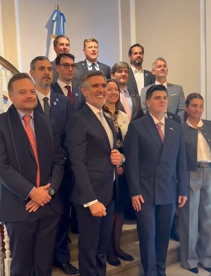 fkrakowiak's tweet photo. (1/8) La Comisión Nacional de Energía Atómica planea concretar unos 200 despidos a fin de mes. La medida es parte de un plan de ajuste generalizado que contrasta con los discursos optimistas de la nutrida comitiva que viajó a Nueva York para promocionar la actividad nuclear. https://t.co/qc0qwZfJCo