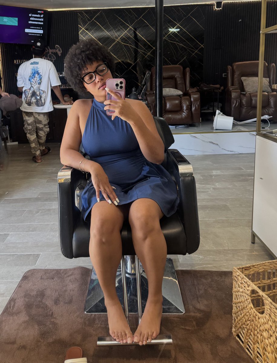 Island_feet02 tweet media