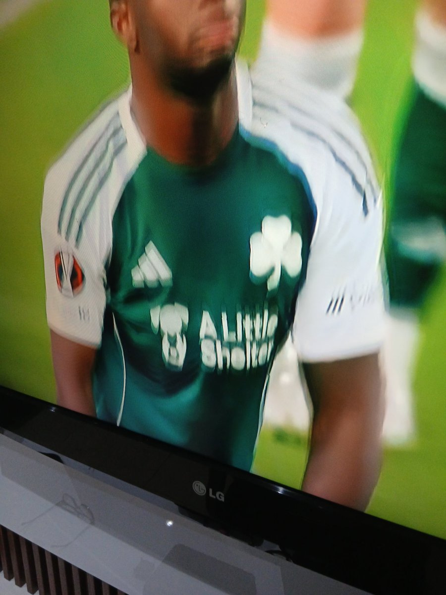 bdloksie's tweet photo. @AmaZuluFootball One day, we will get a kit sponsorship that will bring back this green to our team...ONE DAY https://t.co/u48RmjRbIo