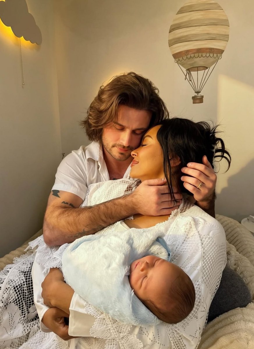SalvatoreSchool's tweet photo. Congratulations ❤️
So happy for you both 🎉
(via @KatGraham instagram)
#TVDForever #TVDFamily #TheOriginals #Legacies #SalvatoreSchool https://t.co/BWj2yROIlm