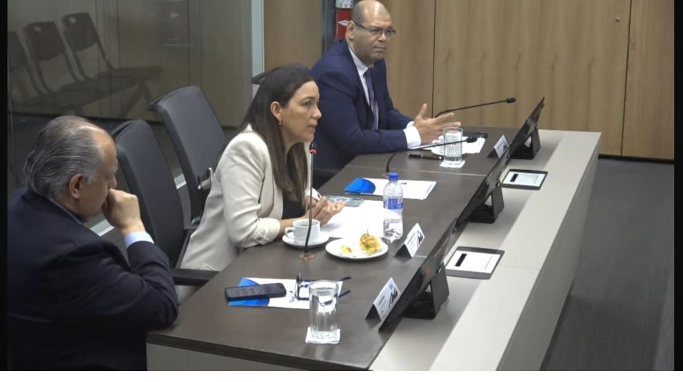INCAP_NUTRICION's tweet photo. INCAP PARTICIPA EN DIÁLOGO LEGISLATIVO REGIONAL

La Dra. Fernanda Kroker del INCAP presentó ante parlamentarios del FOPREL la importancia de la Ley Marco Regional para promover dietas saludables y educación alimentaria.

#INCAP #INCAPnutricion https://t.co/H38i3Qp33Z